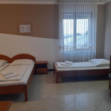 Perla Motel Leszno  Exterior photo