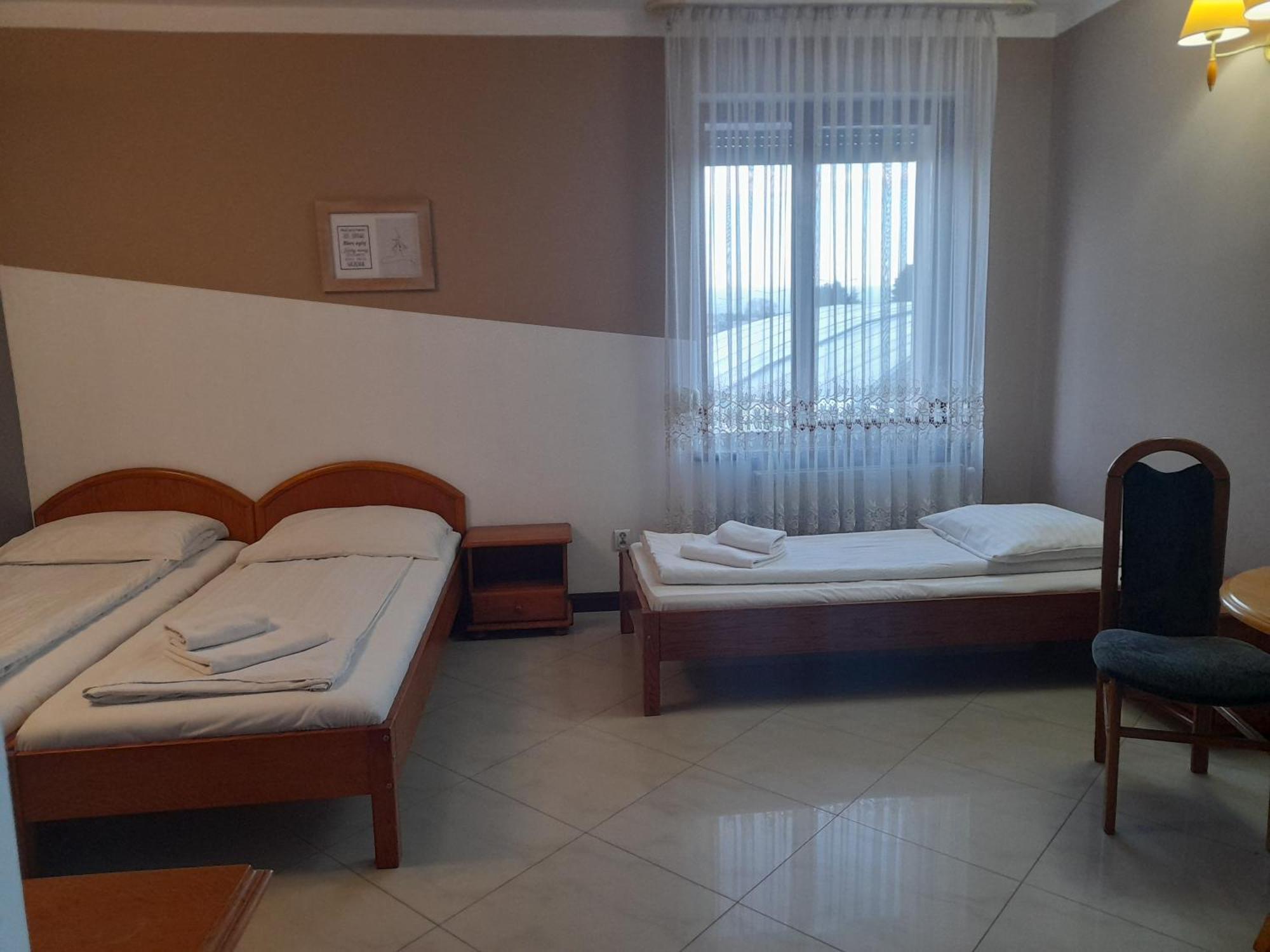 Perla Motel Leszno  Exterior photo